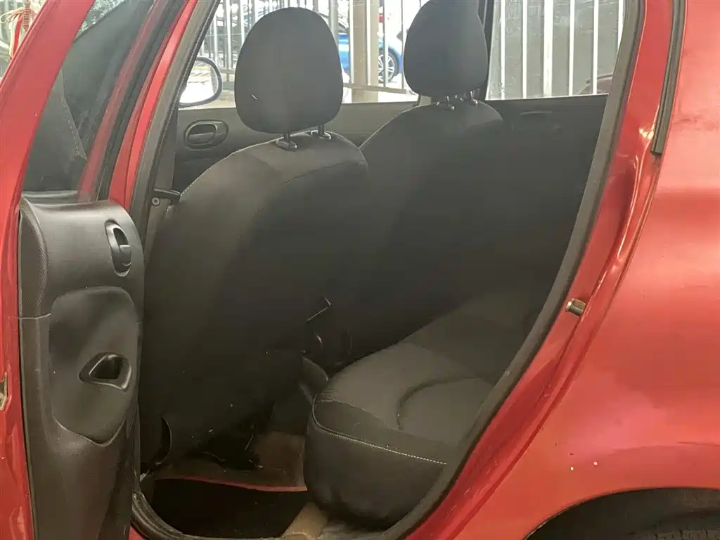 Peugeot 207 2011 Sedan 1.4L Manual Pinle Edition фото 8