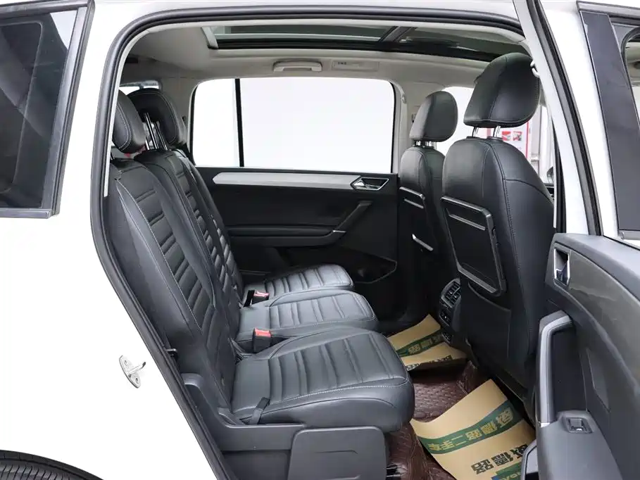 Volkswagen Touran 2018 Touran L 280TSI DSG Comfort 7-seater China V фото 16