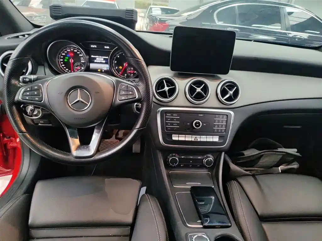 Mercedes-Benz CLA (Import) 2018 CLA 200 Dynamic Edition фото 10