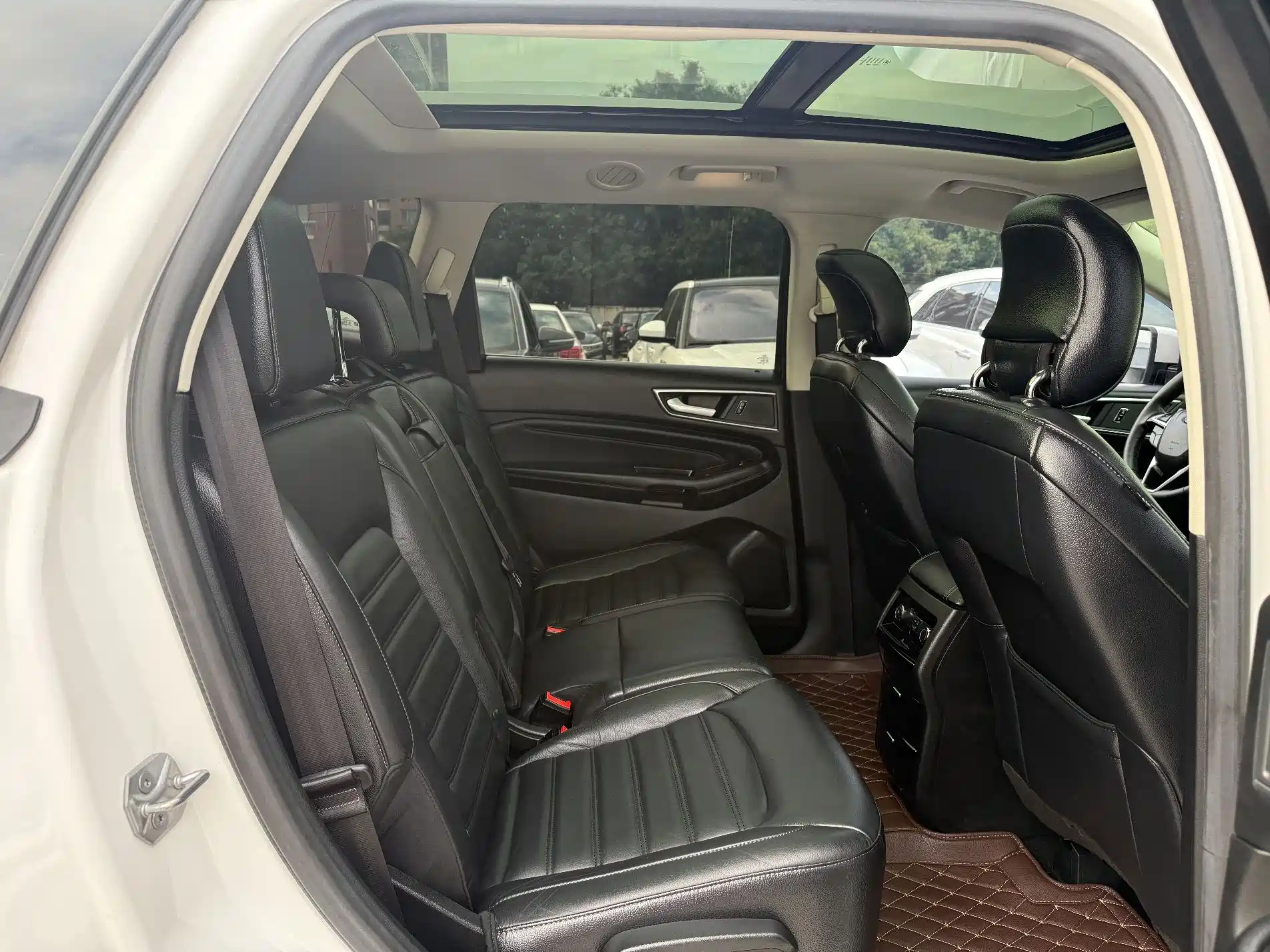 Фото 9 - Ford Edge
