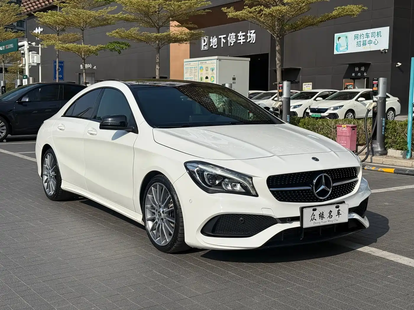 Mercedes-Benz CLA (Import) 2017 CLA 220 4MATIC фото 3