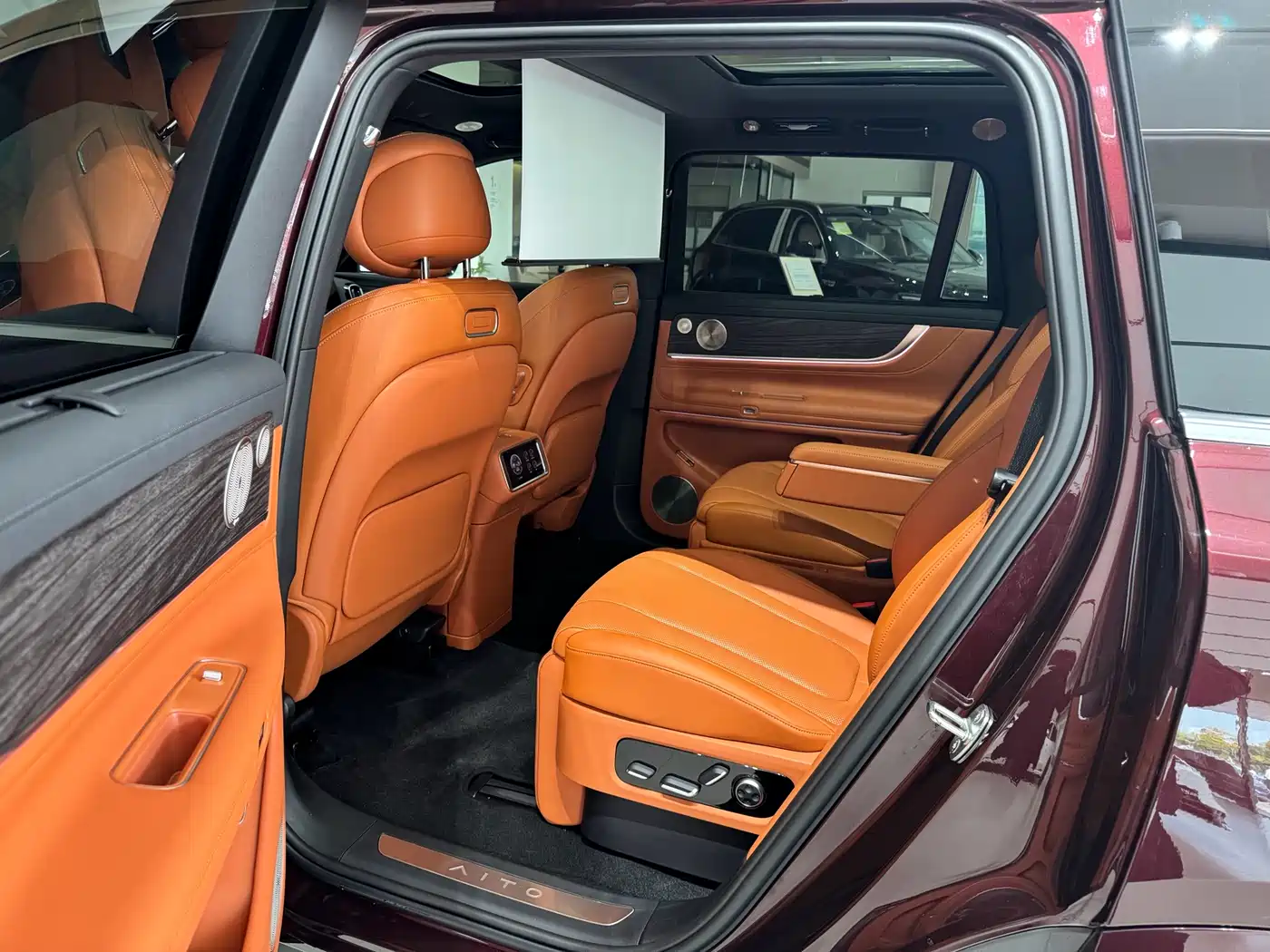 AITO Wenjie AITO M9 2025 Extended Range Ultra 52kWh 6-Seater фото 8