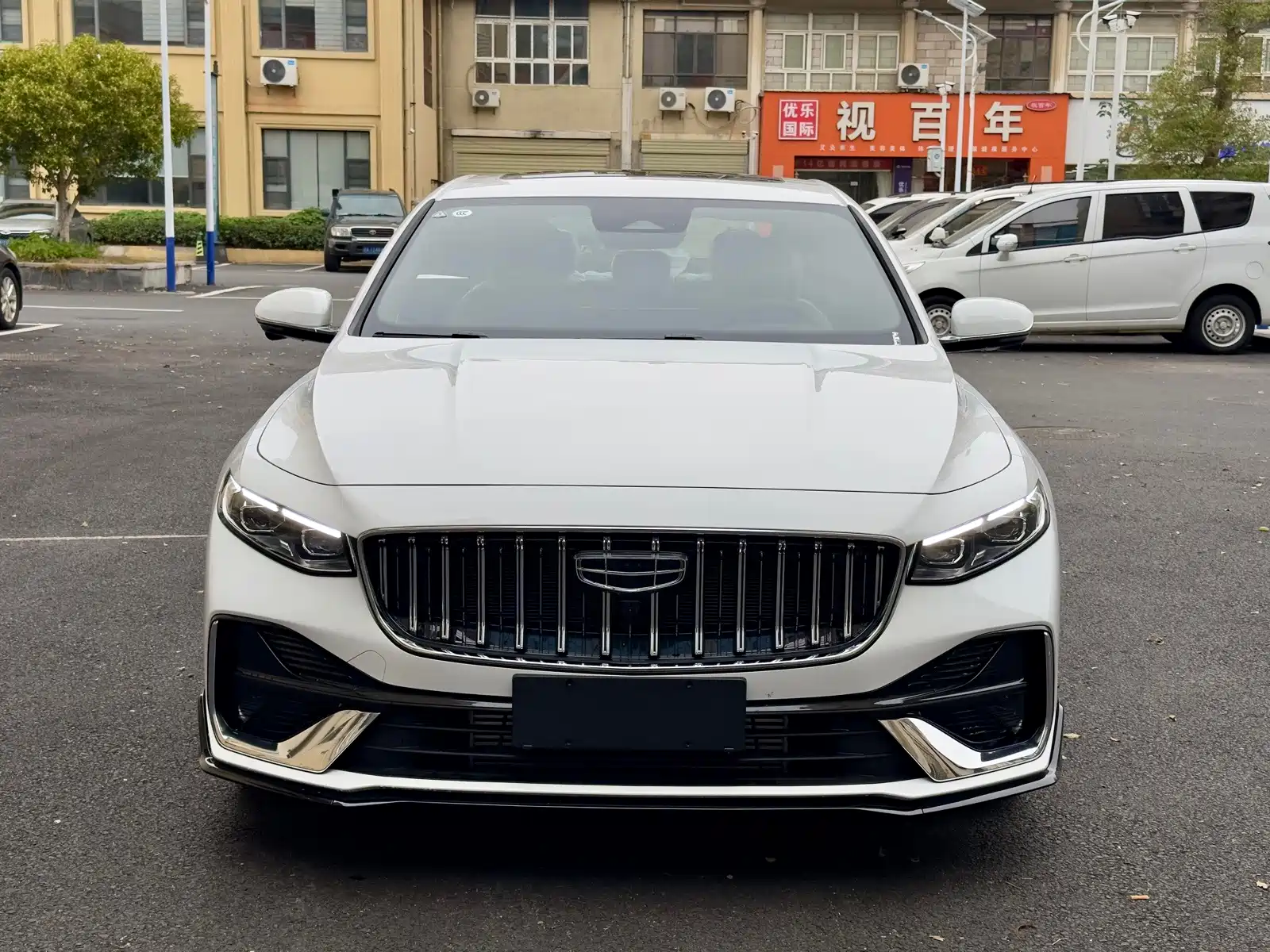 Фото 2 - Geely Preface