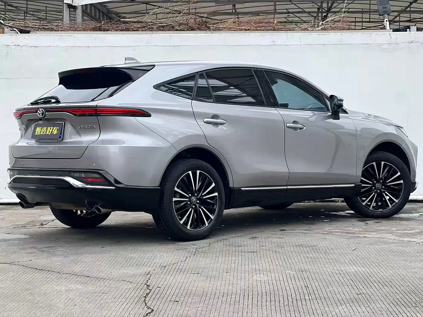 Toyota Venza 2023 2.0L CVT FWD Premium фото 8