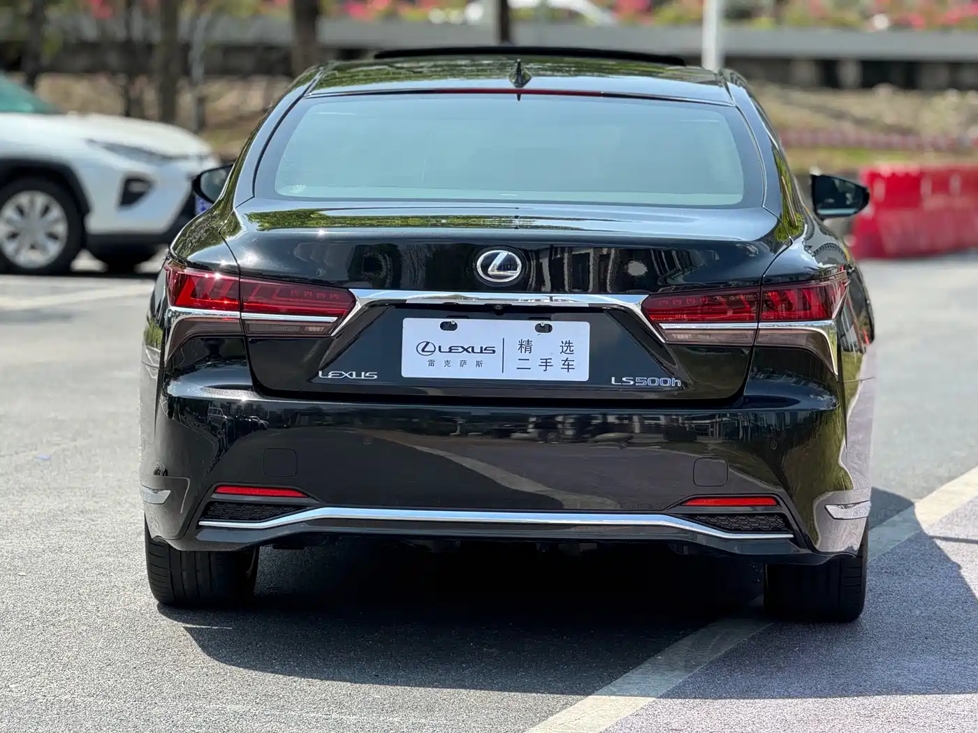 Lexus LS 2018 500h Executive Edition China V фото 17