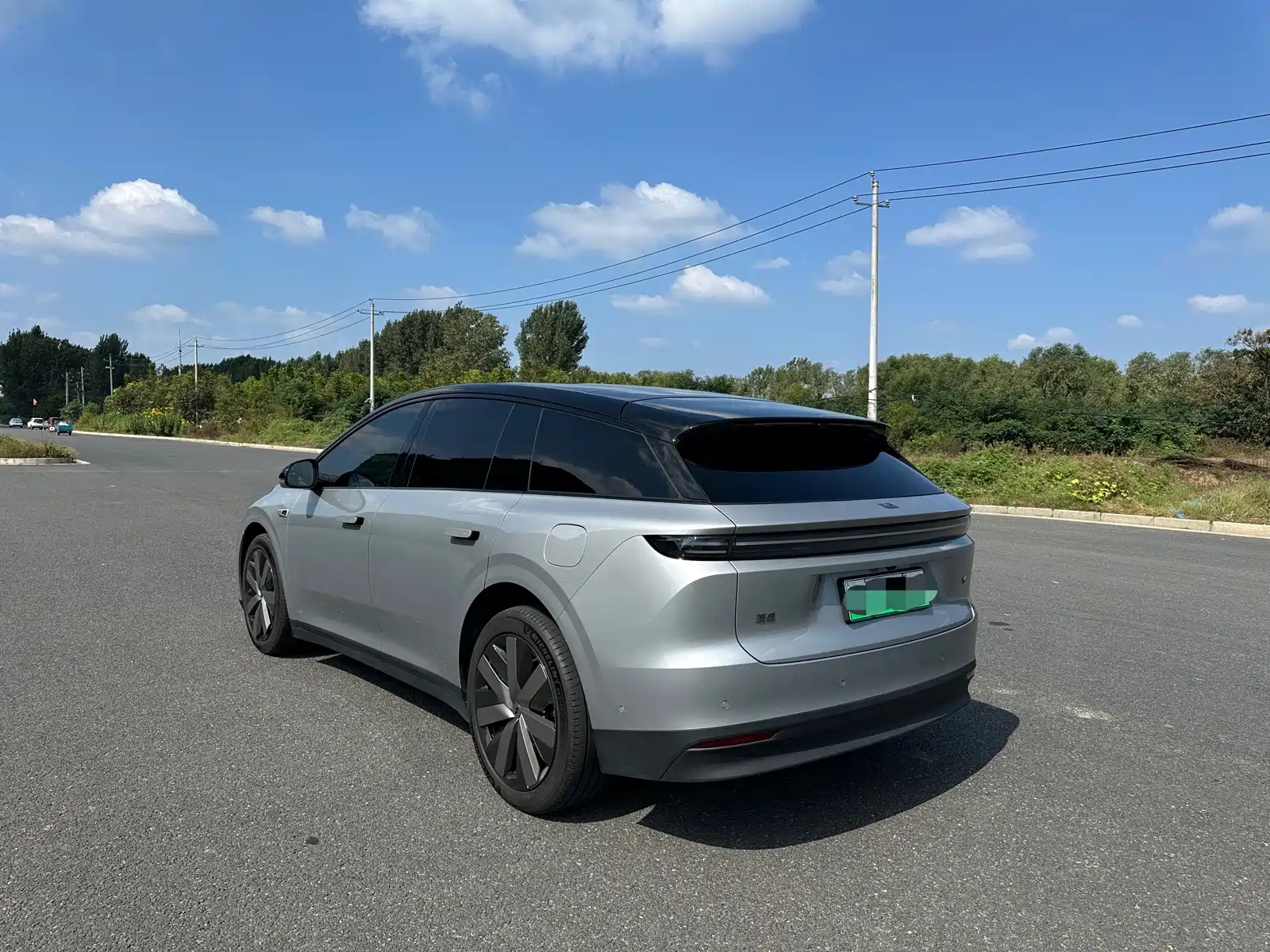 Фото 32 - Li Auto i6