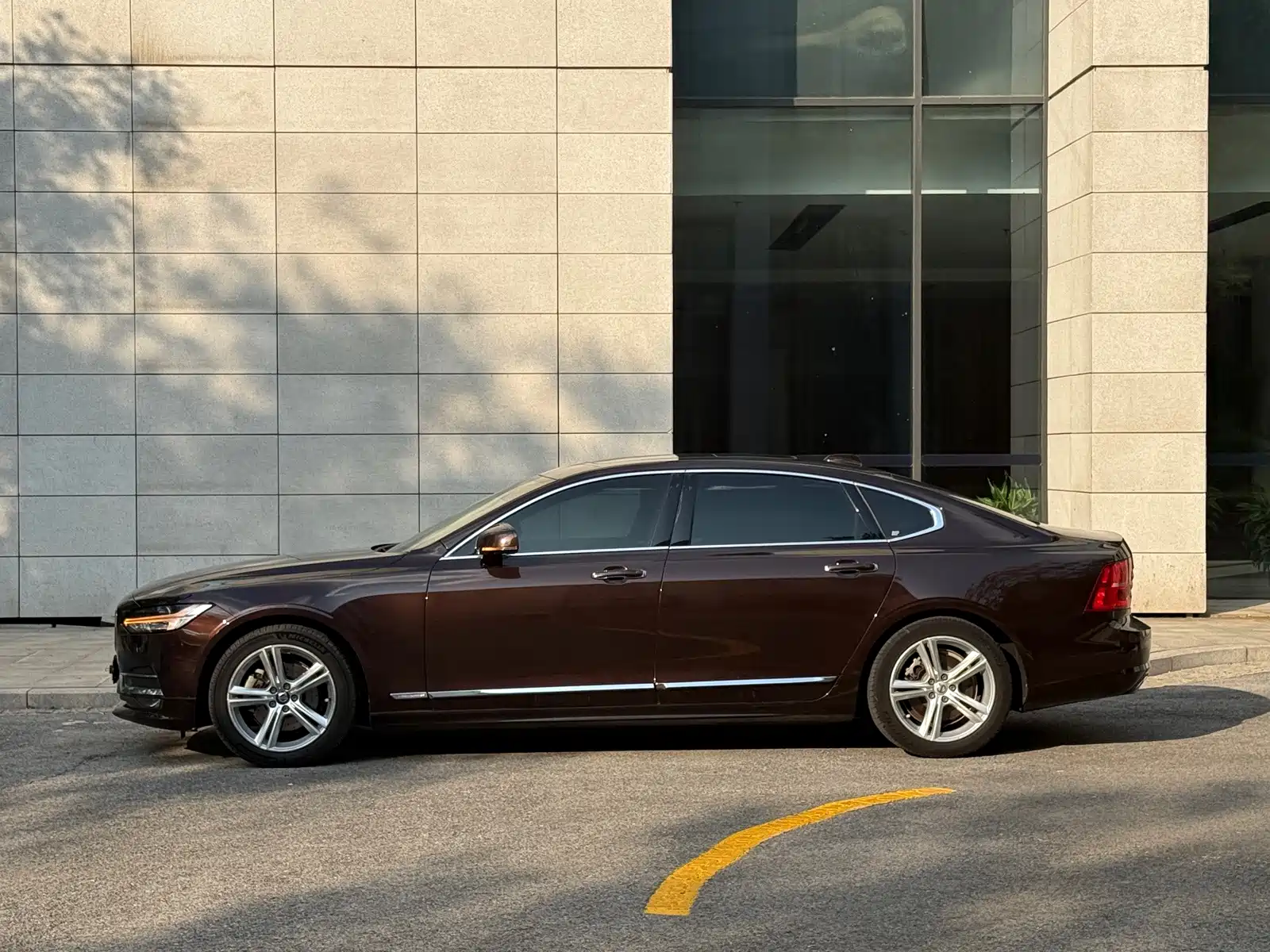 Photo 4 - Volvo S90
