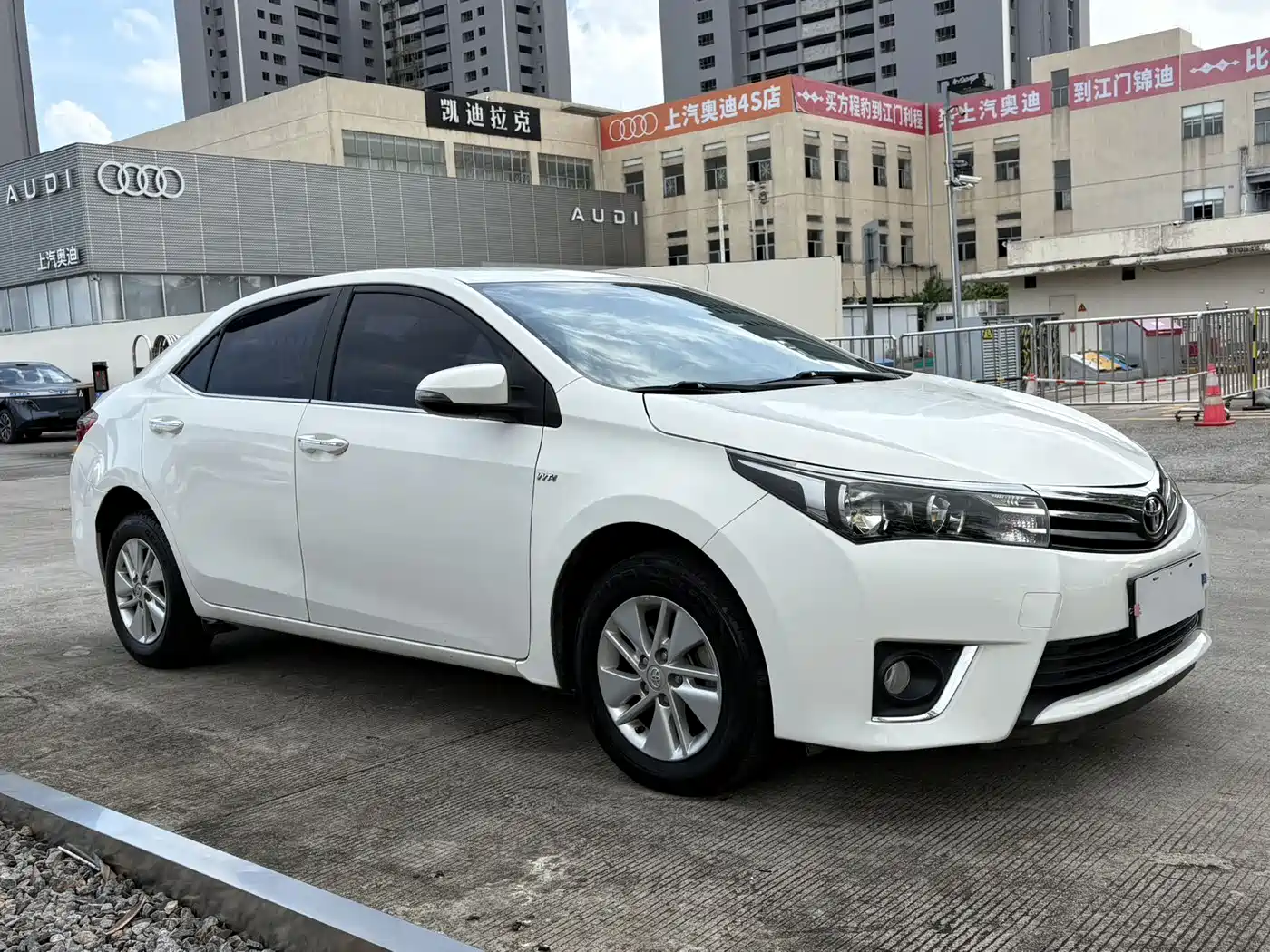 Toyota Corolla 2017 Facelift 1.6L S-CVT GL фото 3