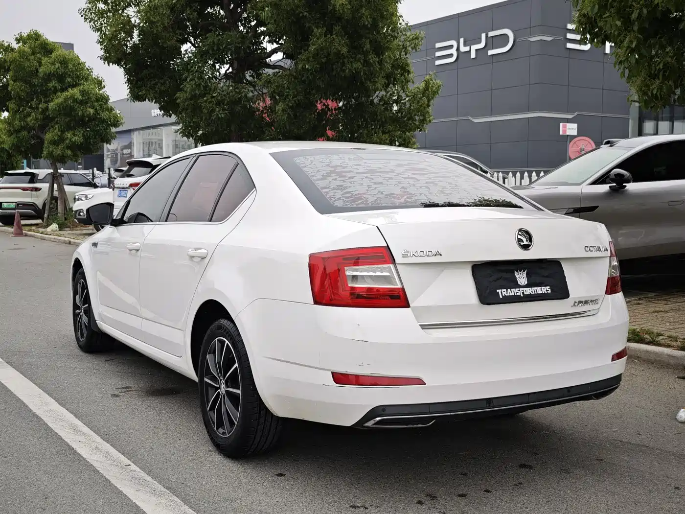 Škoda Octavia 2017 1.6L Automatic Smart Edition фото 4