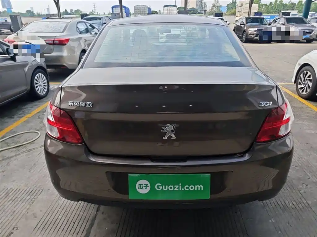 Peugeot 301 2014 1.6L Manual Luxury Edition фото 6