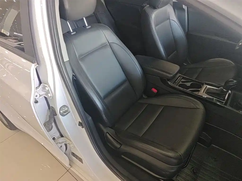 Hyundai Mistra 2016 1.8L Automatic Smart GLS фото 25