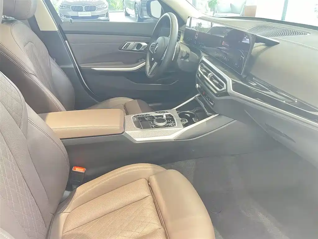BMW 3 Series 2024 325Li M Sport Shadowline Package фото 11