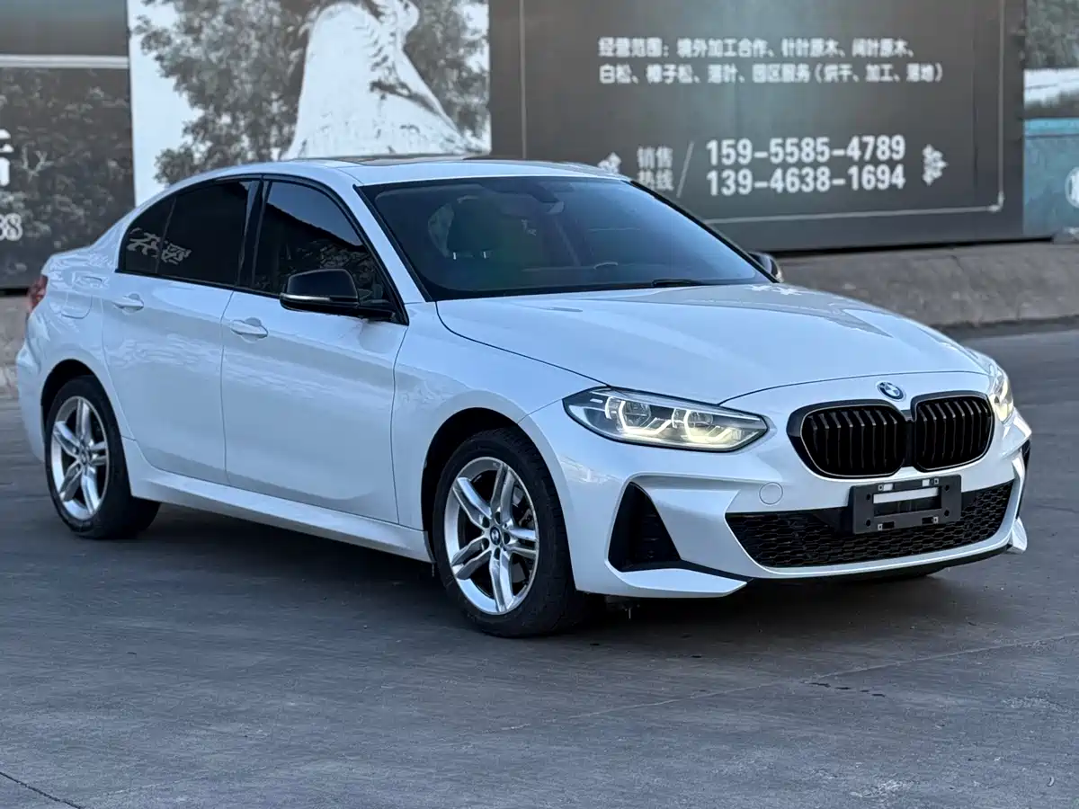 BMW 1 Series 2022 120i M Sport Shadow Edition фото 27