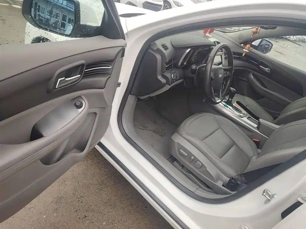 Chevrolet Malibu 2014 2.0L Automatic Luxury фото 16
