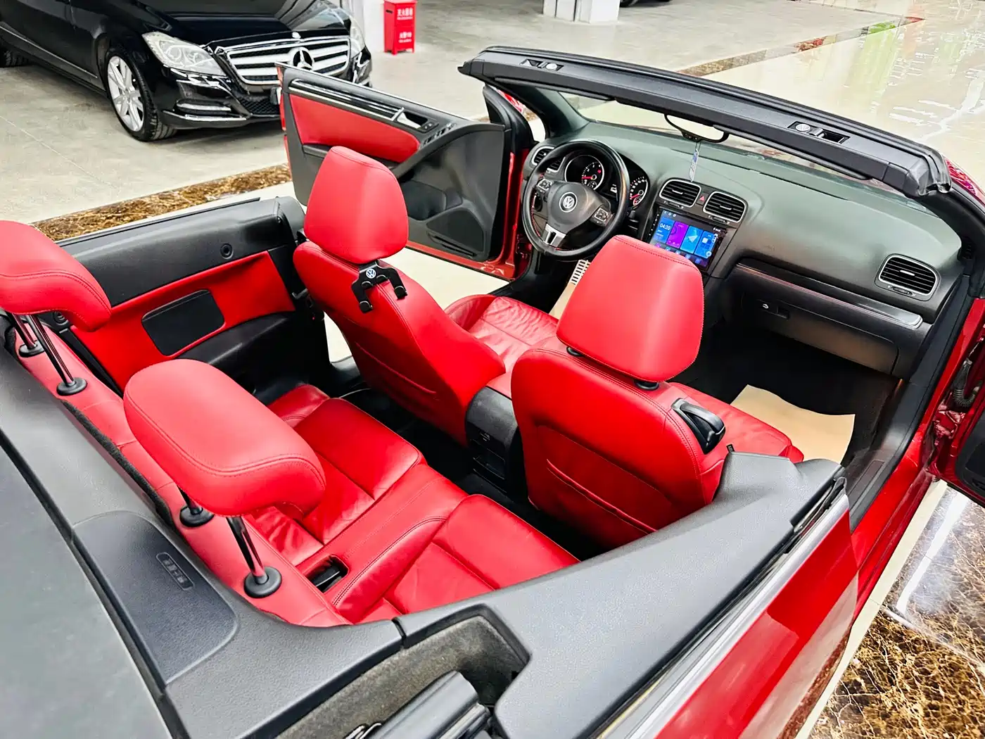 Volkswagen Golf (Import) 2012 1.4TSI Luxury Convertible Edition фото 6