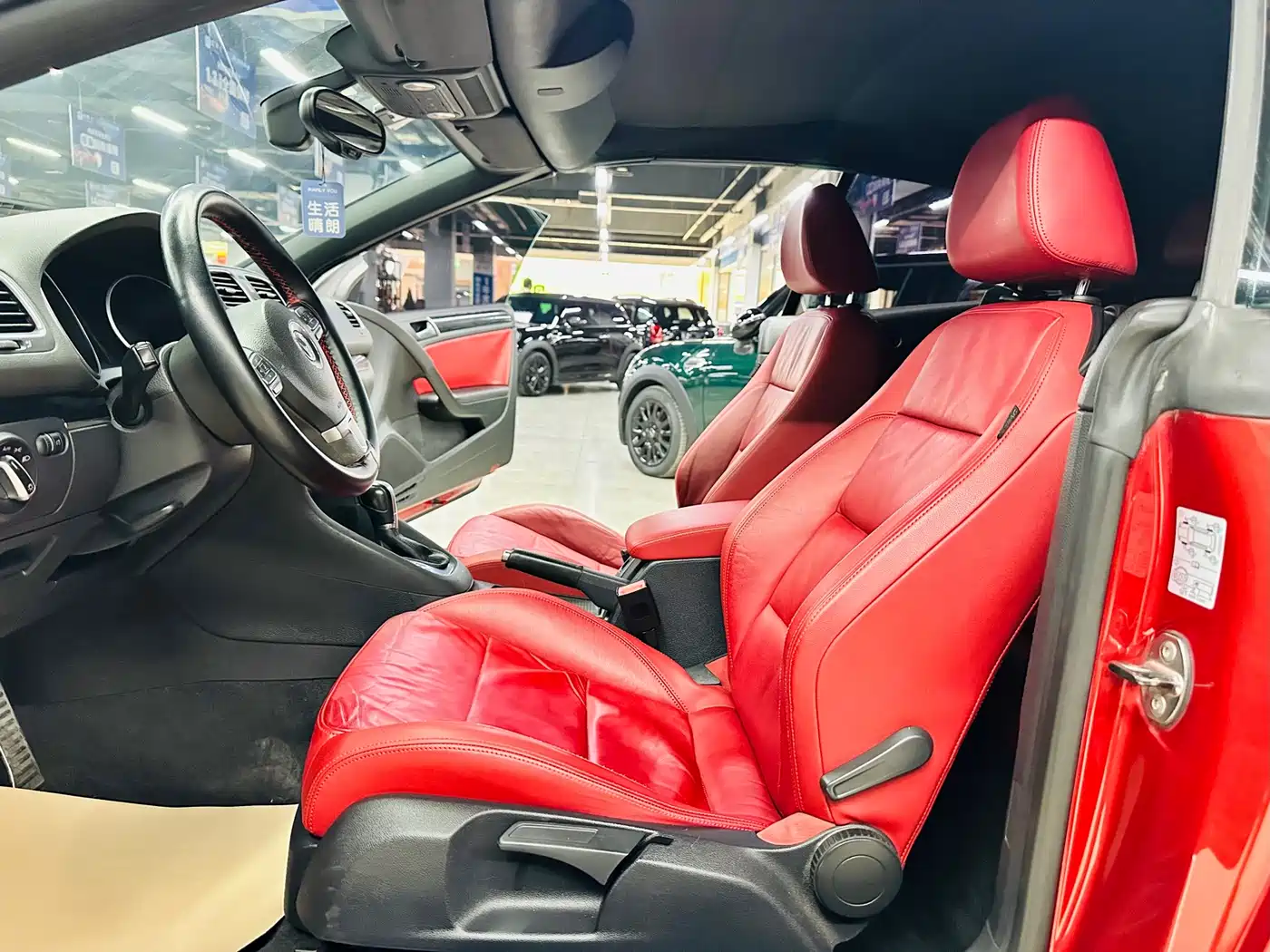 Volkswagen Golf (Import) 2012 1.4TSI Luxury Convertible Edition фото 24