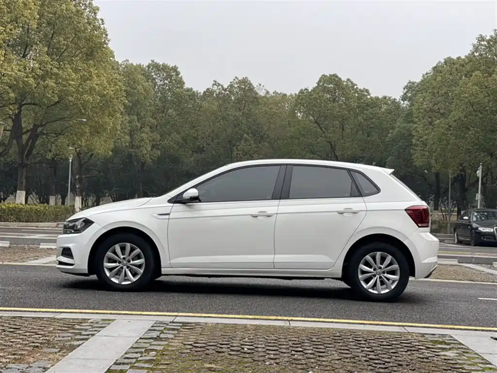 Volkswagen Polo 2019 Plus 1.5L Automatic Colorful Tech Edition фото 30