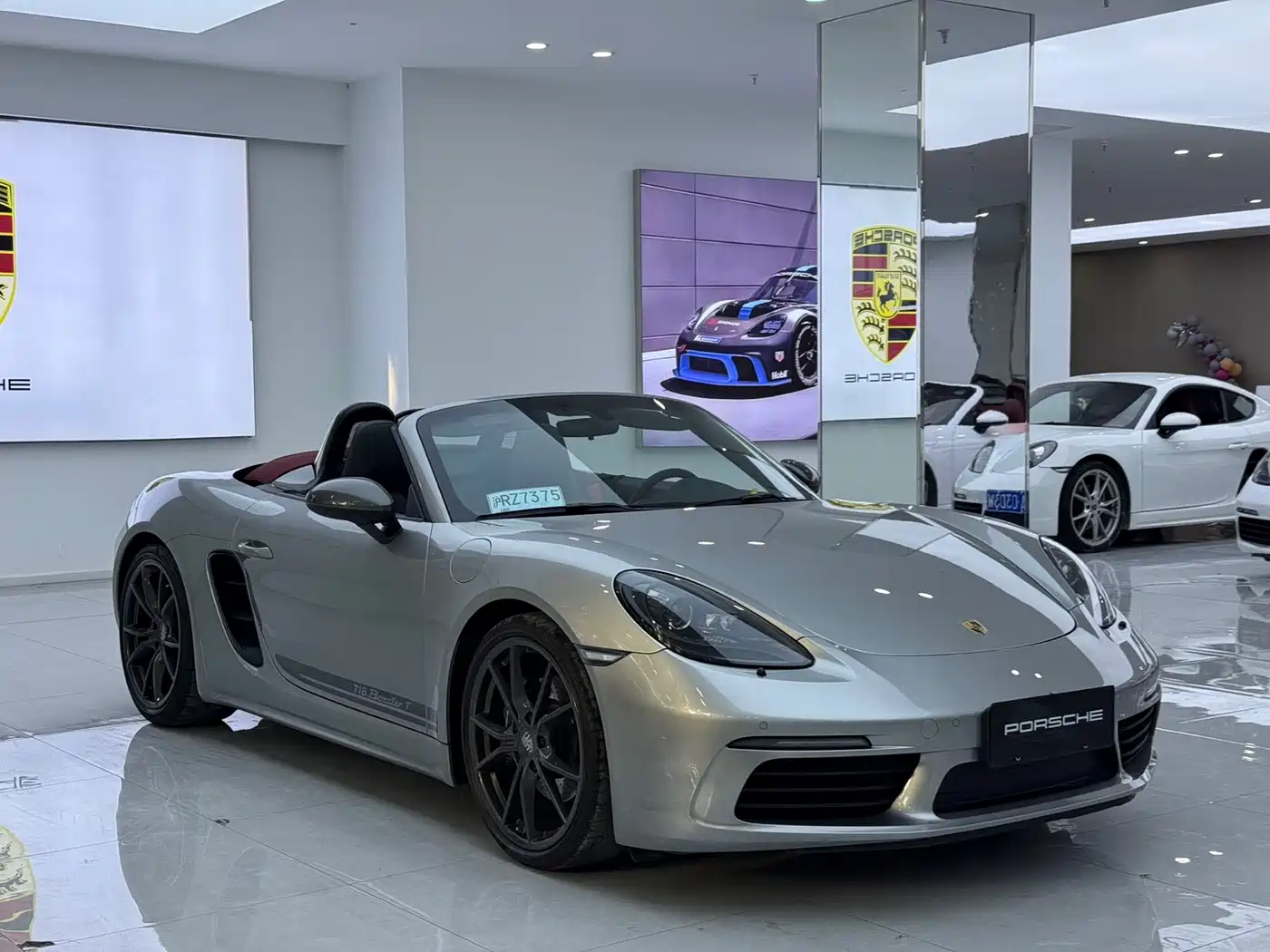 Porsche 718 2019 Boxster T 2.0T фото 3