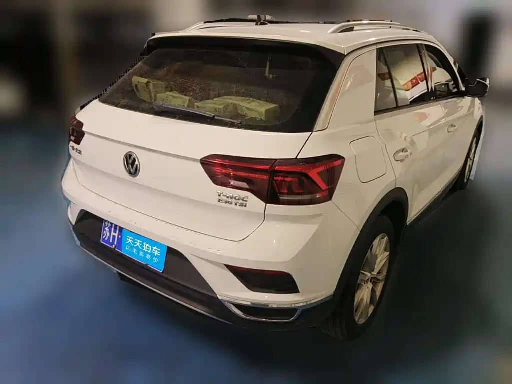 Photo 2 - Volkswagen T-ROC