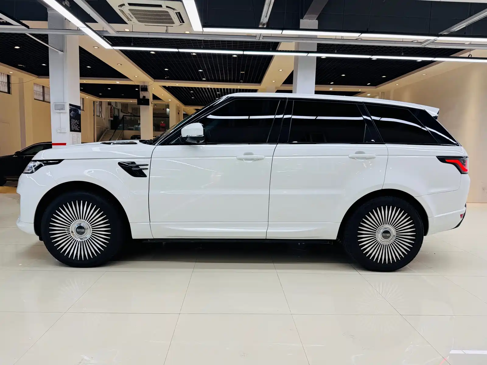 Фото 17 - Land Rover Range Rover Sport