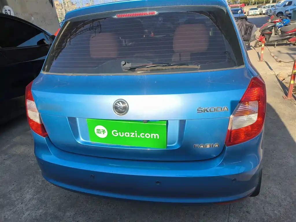 Škoda Fabia 2014 1.4L Automatic Crystal Edition фото 22