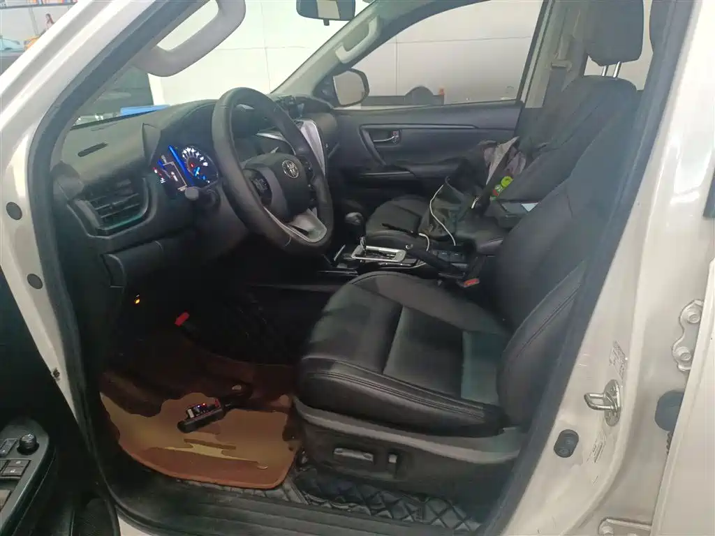Toyota Fortuner 2016 2.7L Middle East Edition фото 15