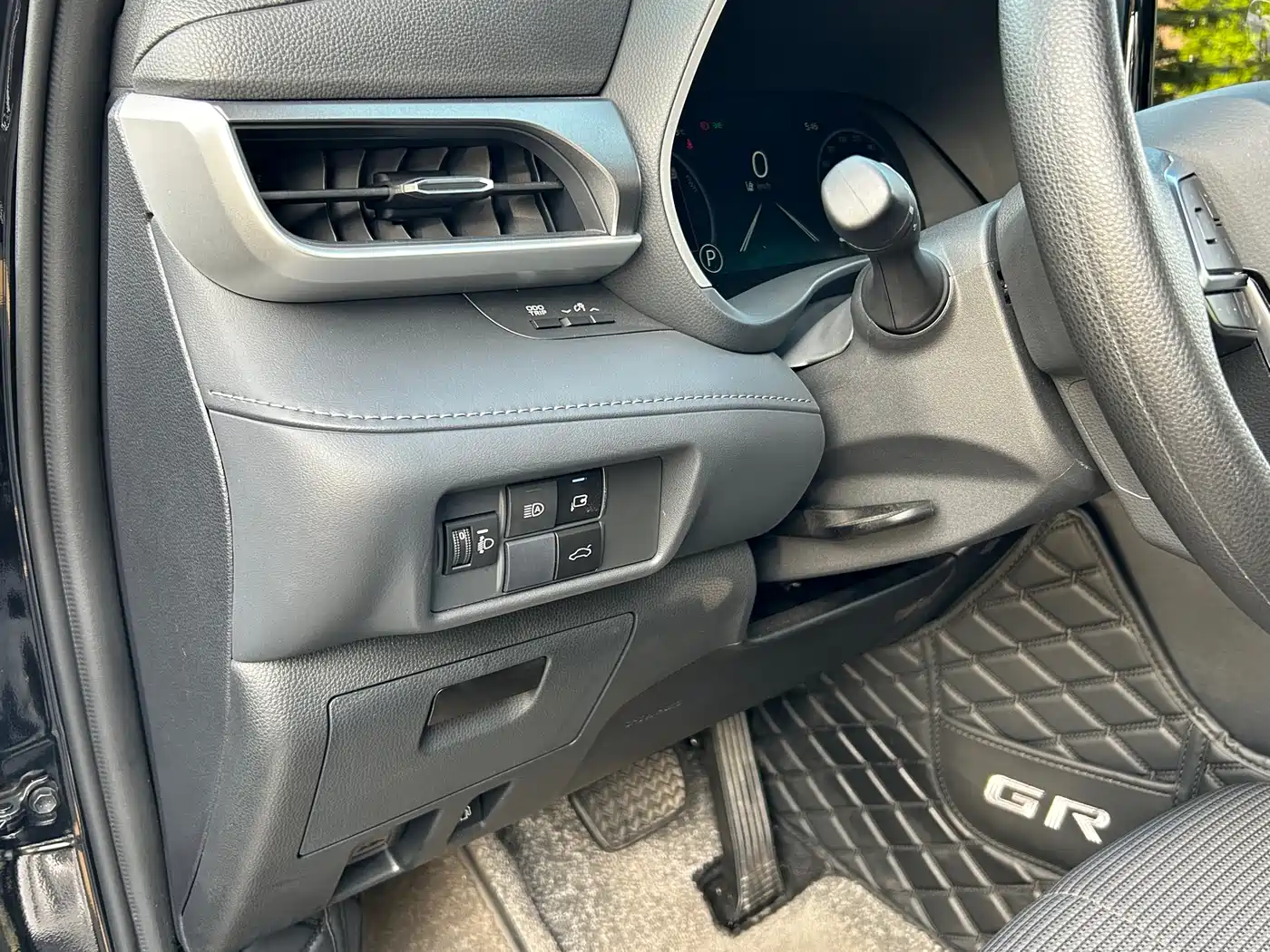 Toyota Highlander 2024 2.5L Smart Hybrid 4WD Elite 7-seater фото 18