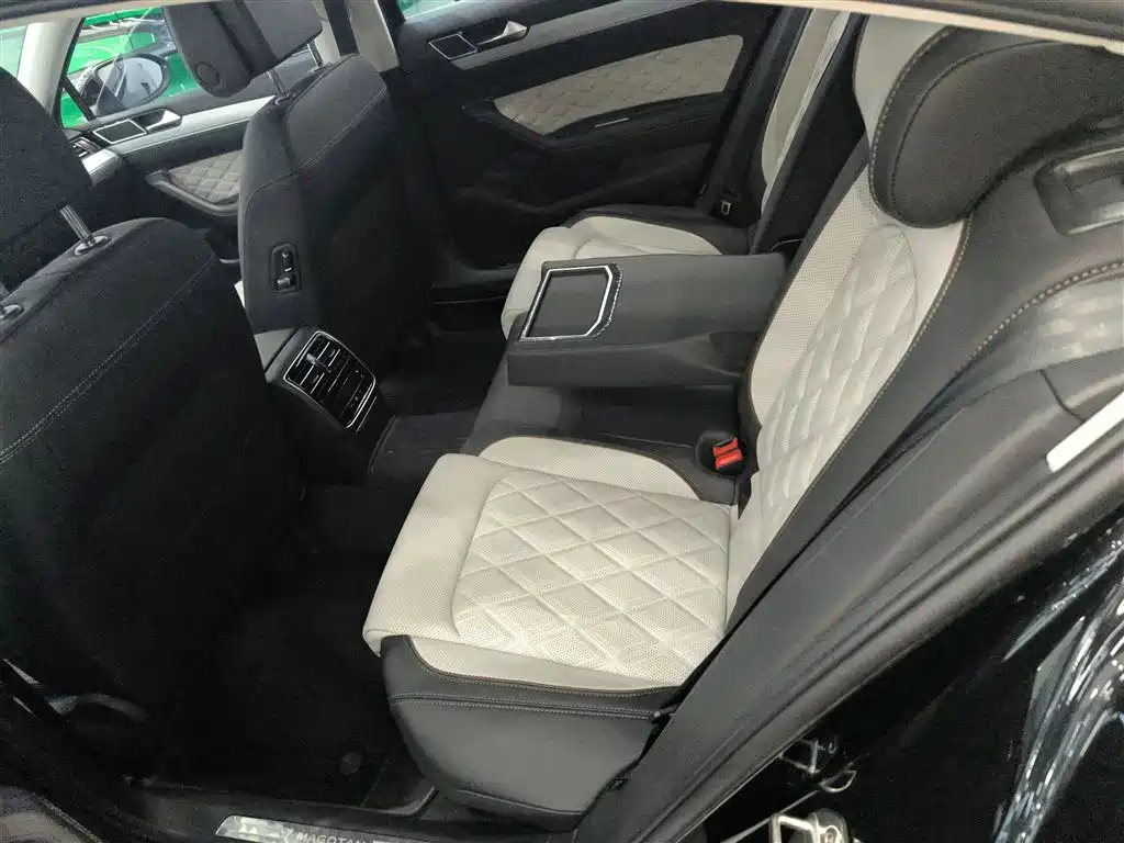 Volkswagen Magotan 2023 Model 2 Million Commemorative Edition 330TSI DSG Luxury фото 14