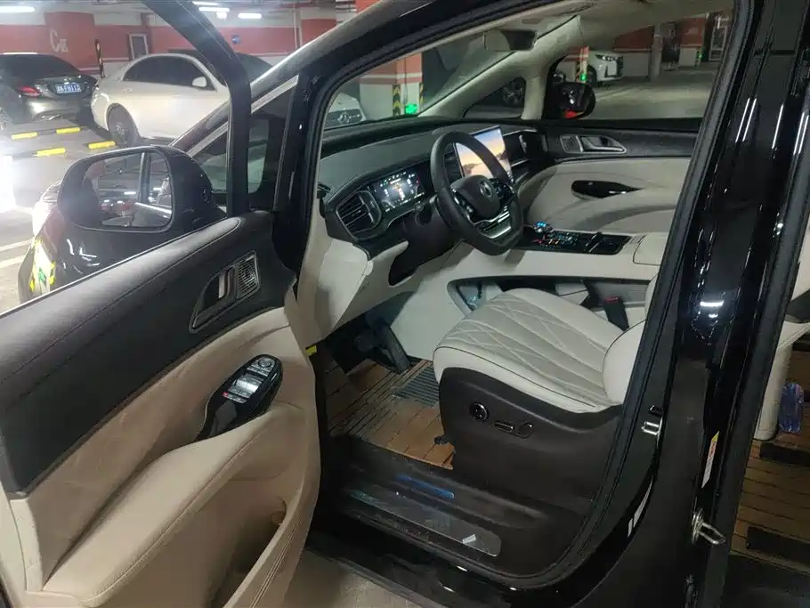 Denza D9 2024 DM-i 1050 Premium фото 9