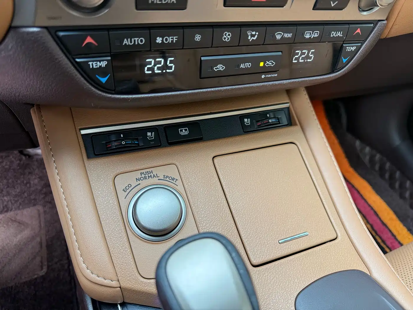 Lexus ES 2015 250 Elegance Edition фото 13