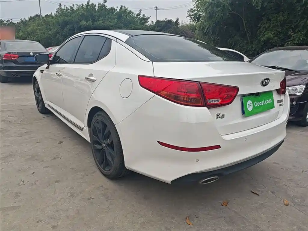 Kia K5 2015 2.0L Automatic LUX фото 5