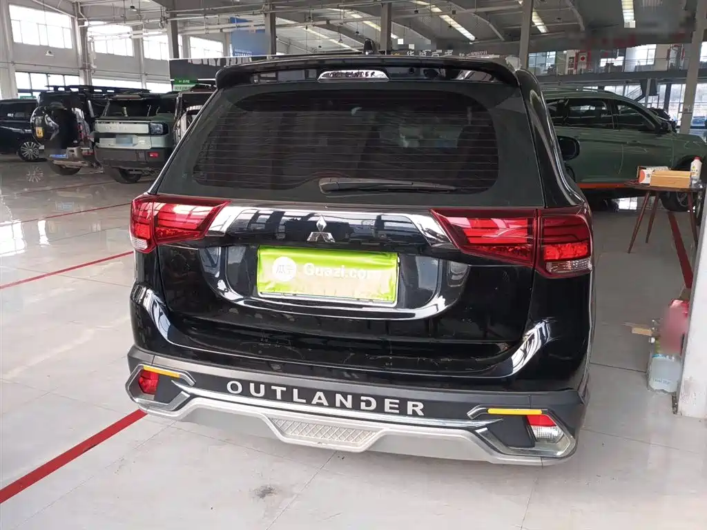 MITSUBISHI OUTLANDER
