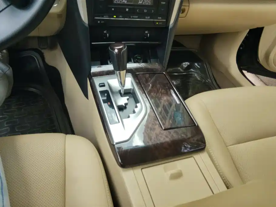 Toyota Camry 2015 2.0G Leading Edition фото 16