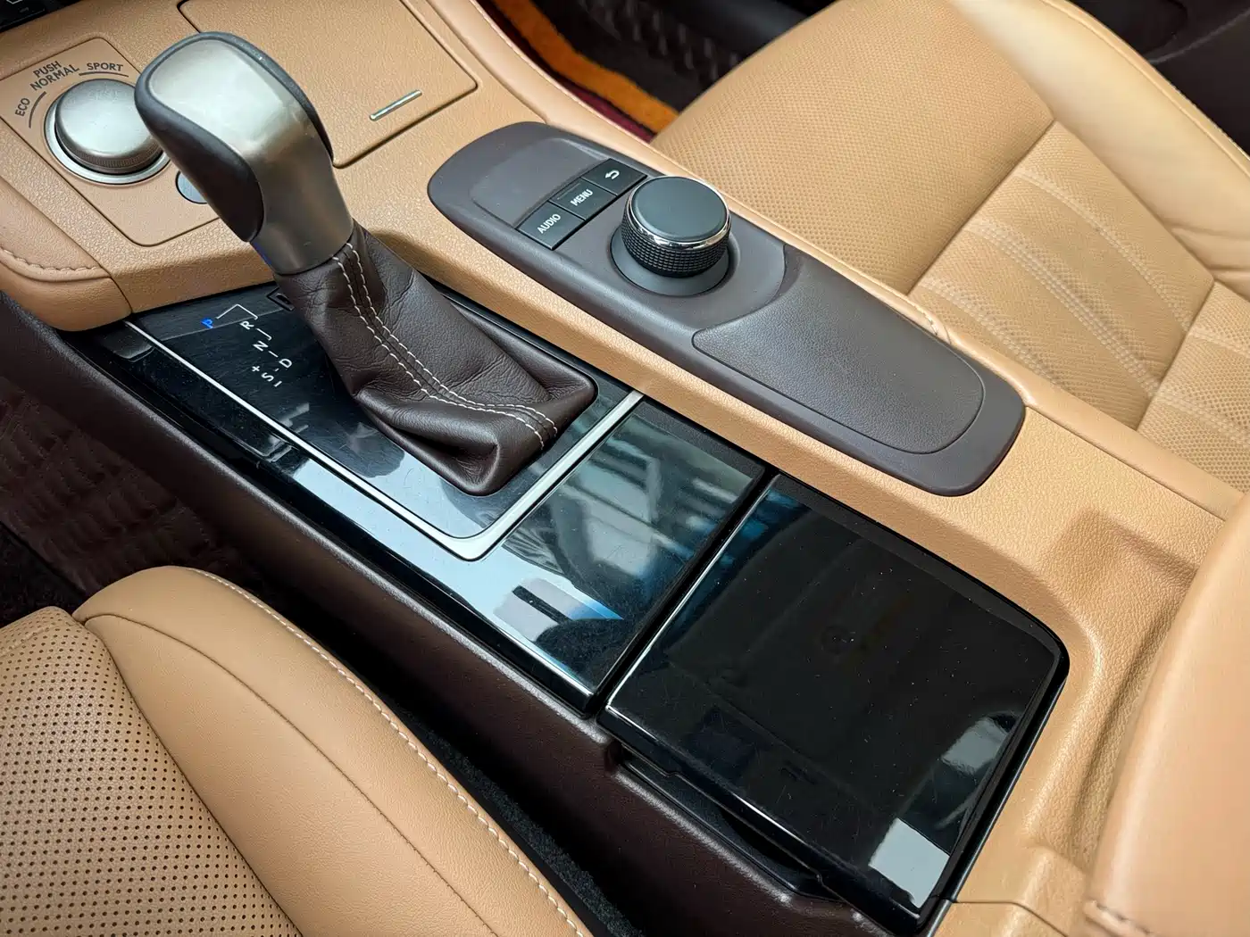Lexus ES 2015 250 Elegance Edition фото 14