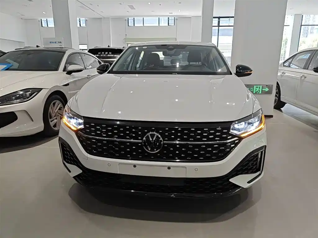 Volkswagen Lavida 2024 Model 300TSI DSG Starlight Leading Edition фото 3