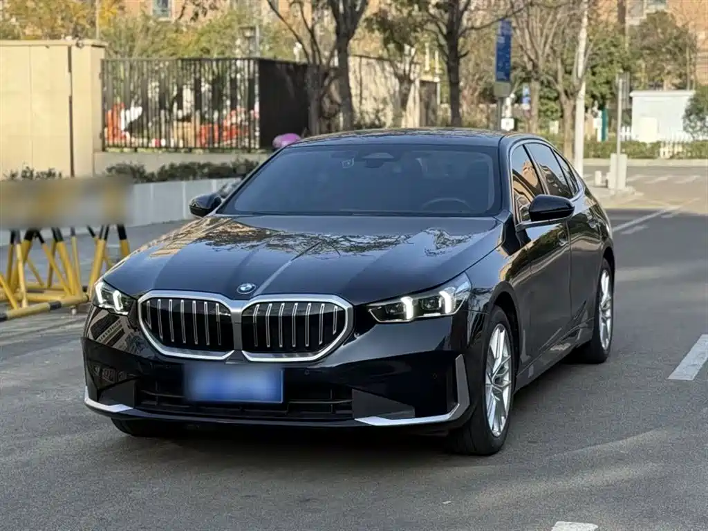 BMW 5 Series 2024 525Li Luxury Package фото 25