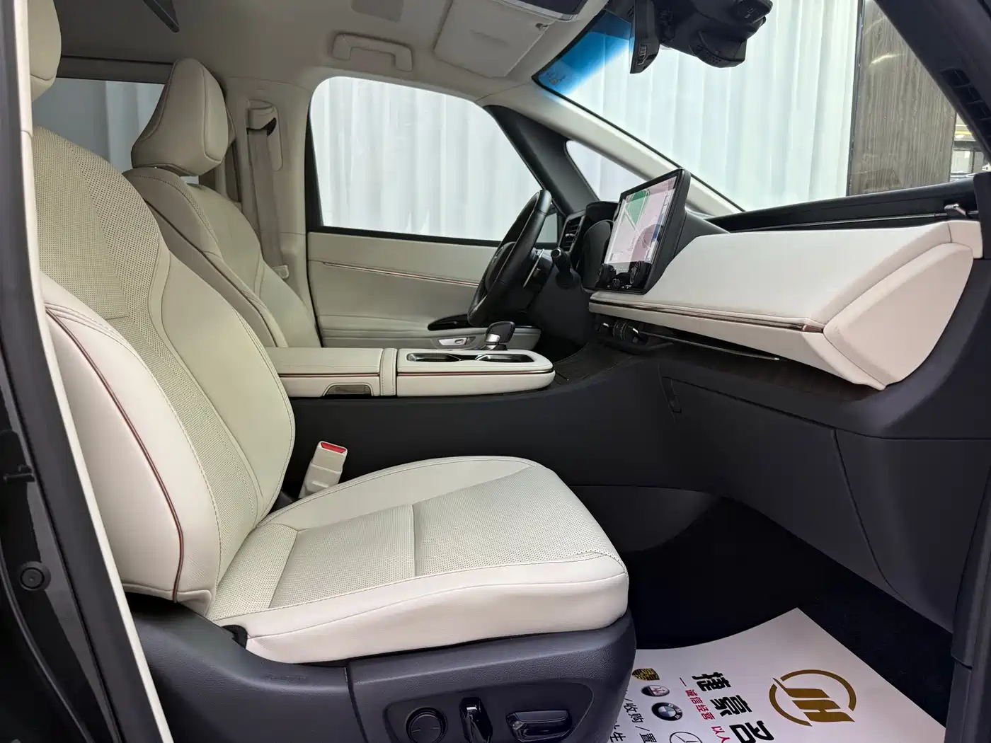 Lexus LM 2023 350h 7-Seater Elegance Edition фото 10