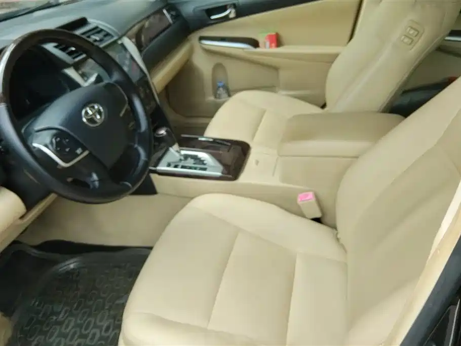 Toyota Camry 2015 2.0G Leading Edition фото 9