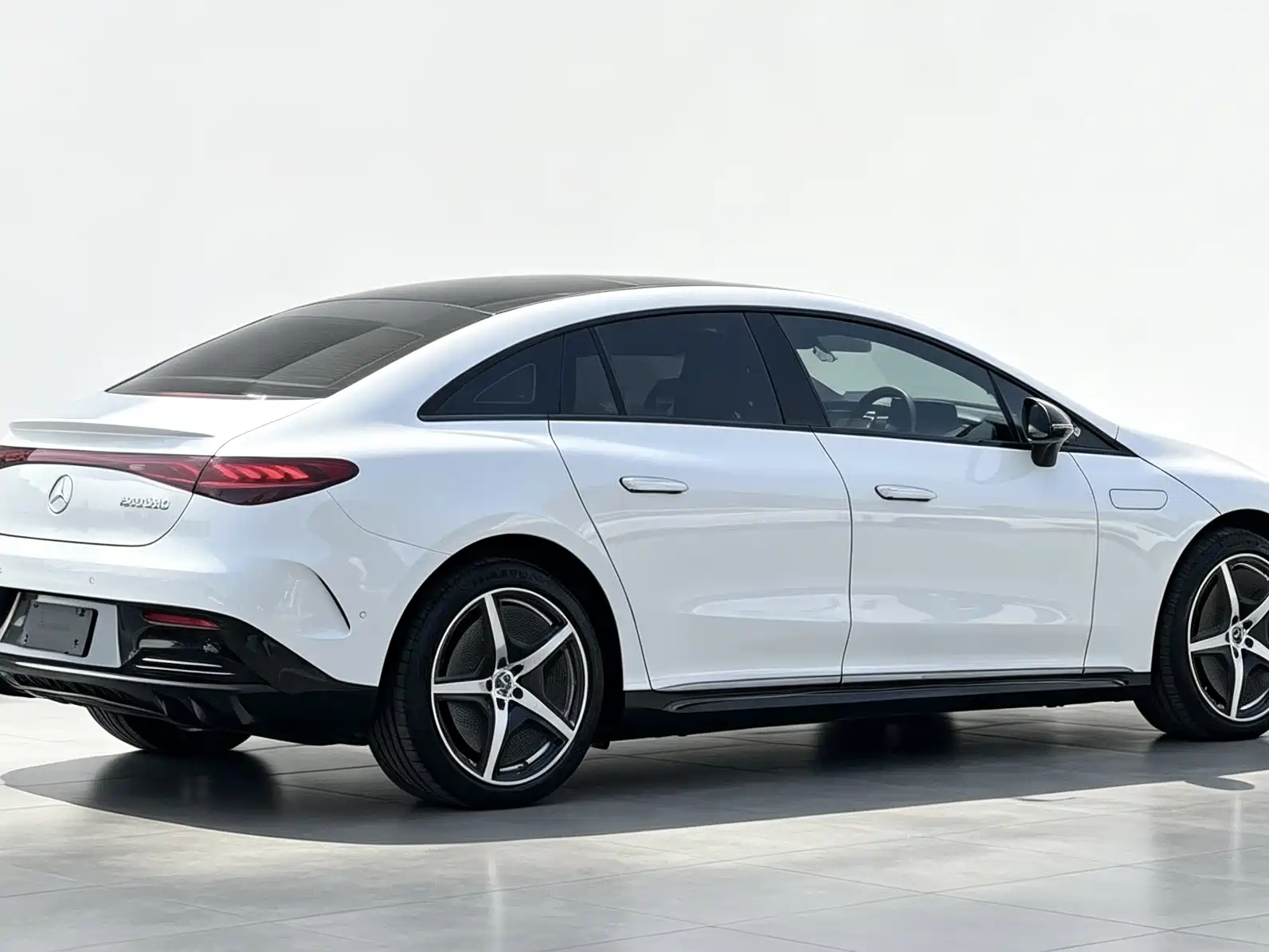 Фото 6 - Mercedes-Benz EQE