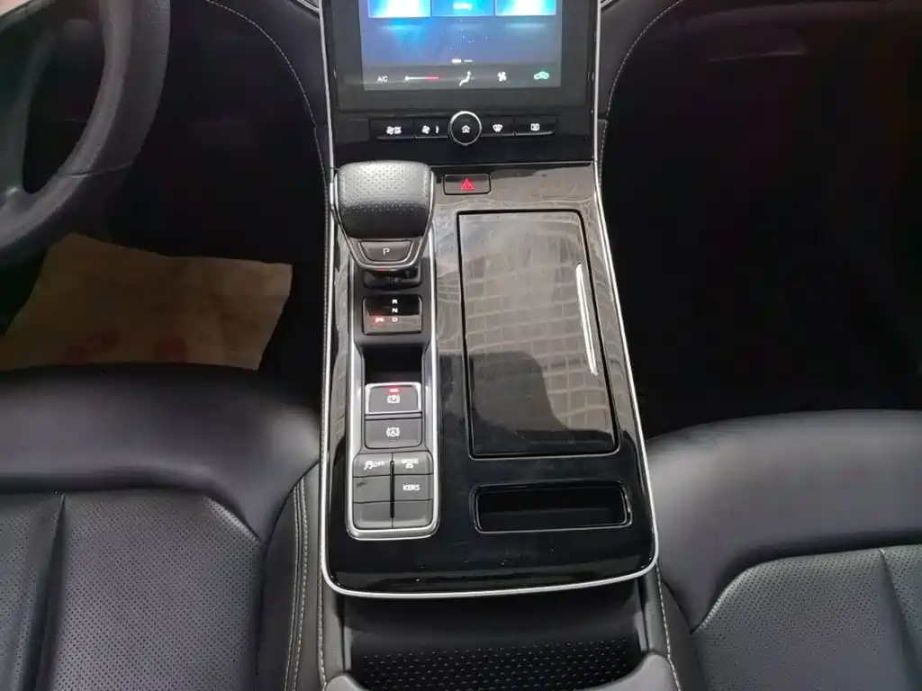 Фото 14 - Roewe i6 MAX EV