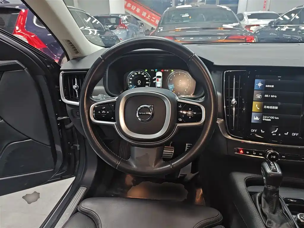 Volvo V90 2018 2017 Cross Country T5 AWD Smart Edition