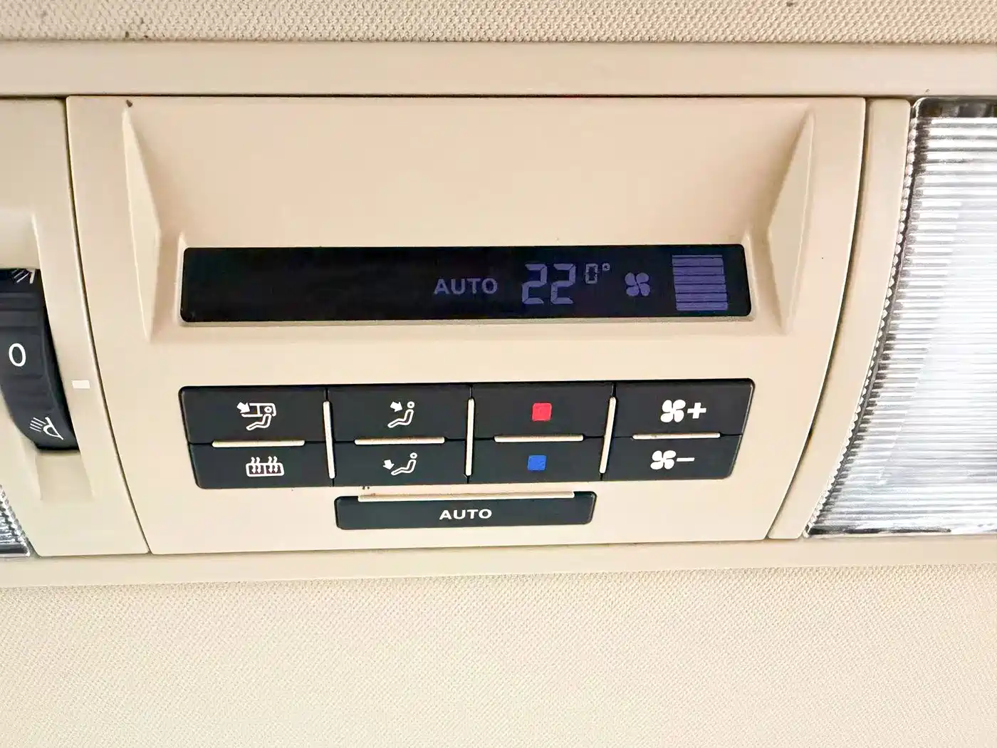 Photo 15 - Volkswagen Multivan