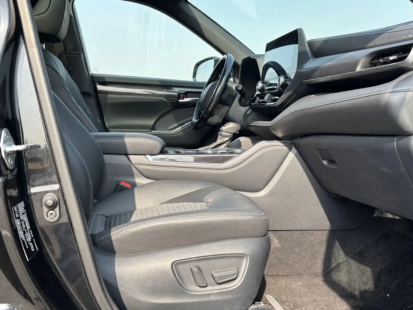 Toyota Crown Kluger 2021 2.5L HEV 4WD Premium фото 14