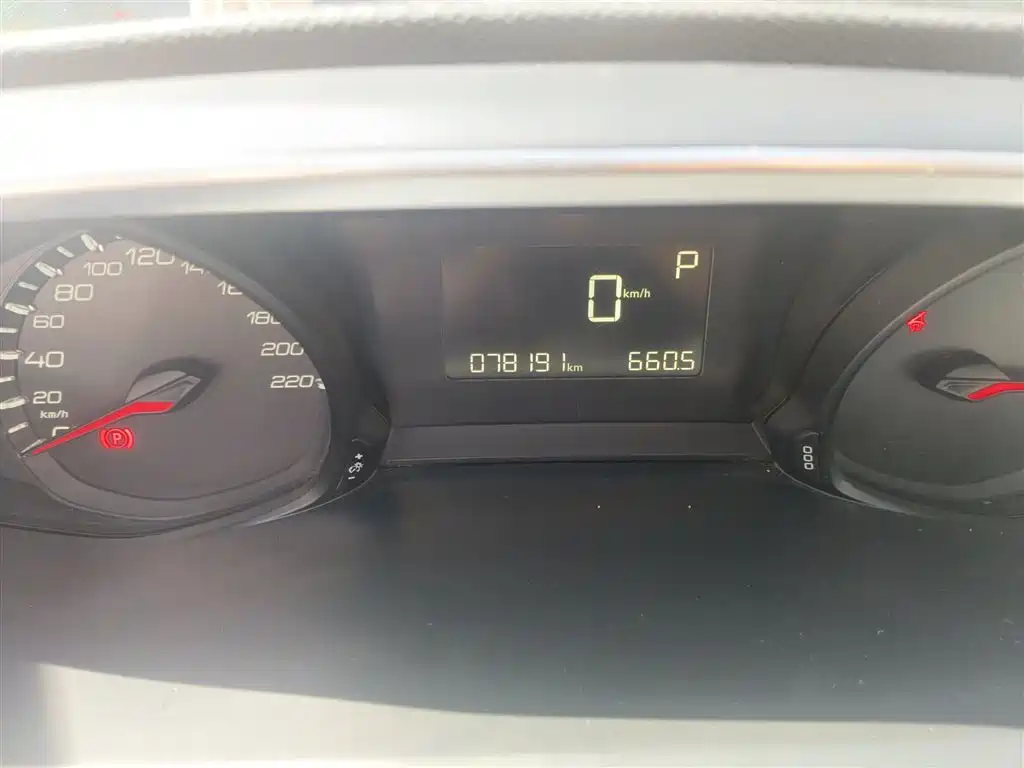 Peugeot 308 2018 1.6L Auto Luxury Edition фото 5