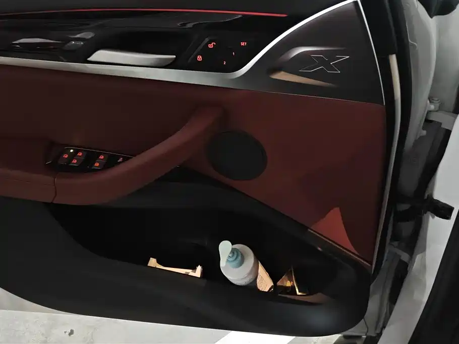 BMW iX3 2024 Leading Edition фото 7
