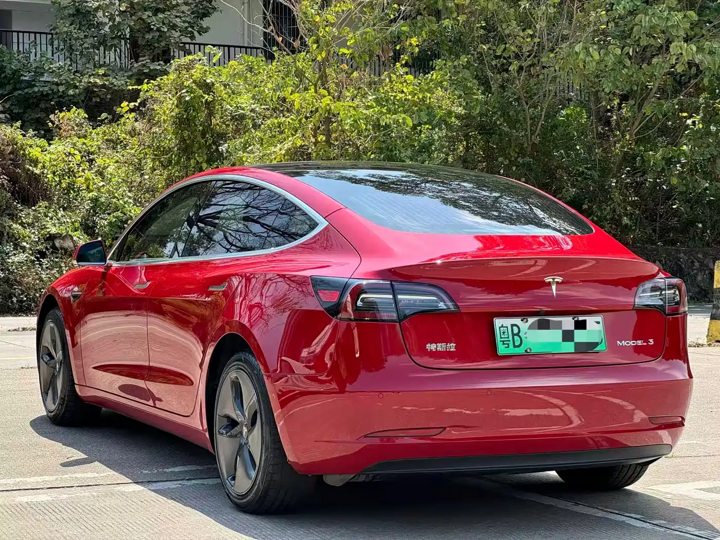 TESLA MODEL 3