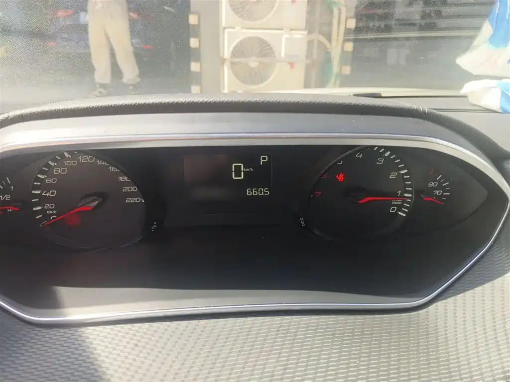 Peugeot 308 2018 1.6L Auto Luxury Edition фото 4