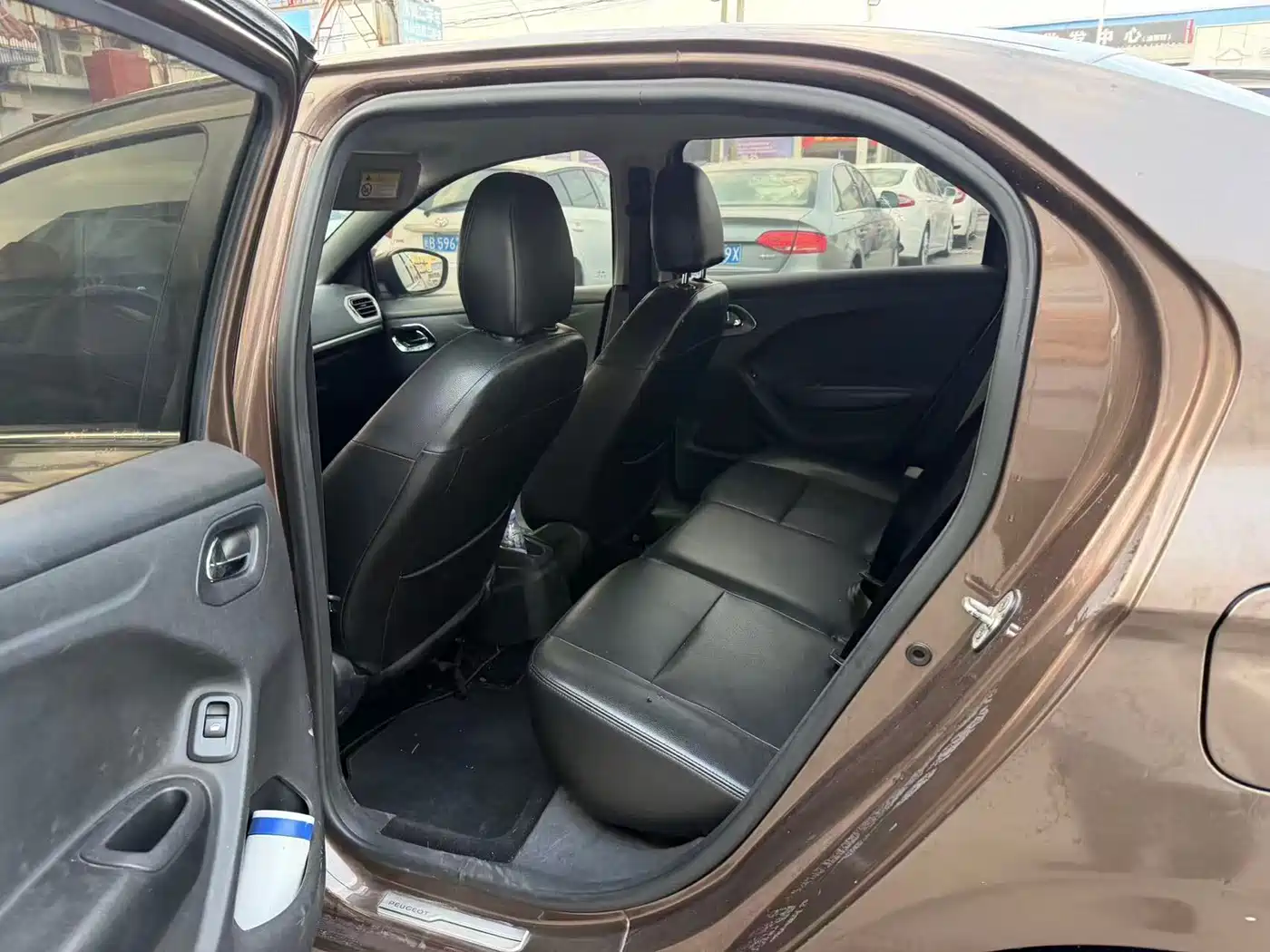 Peugeot 301 2014 1.6L Automatic Comfort Edition фото 6