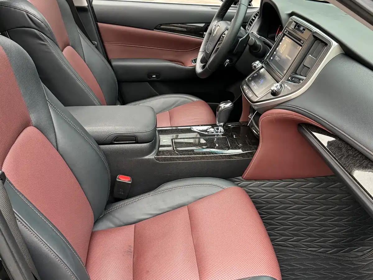Toyota Crown 2018 2.0T Sport Edition фото 10