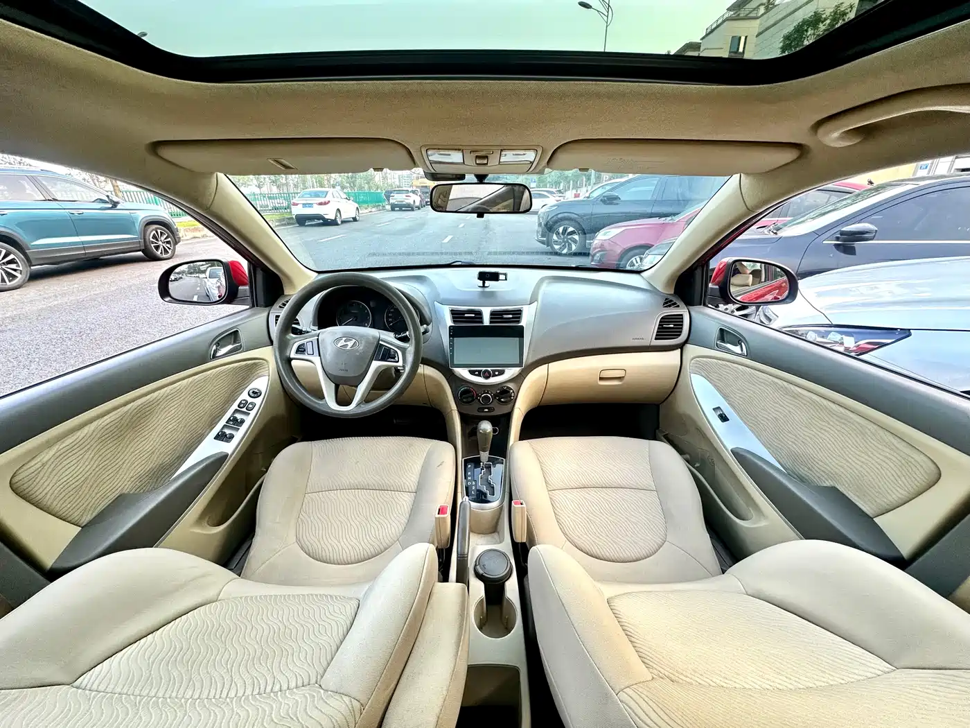 Hyundai Verna 2010 Sedan 1.4L Automatic Fashion GT фото 39